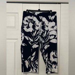 Women’s Navy & White capris